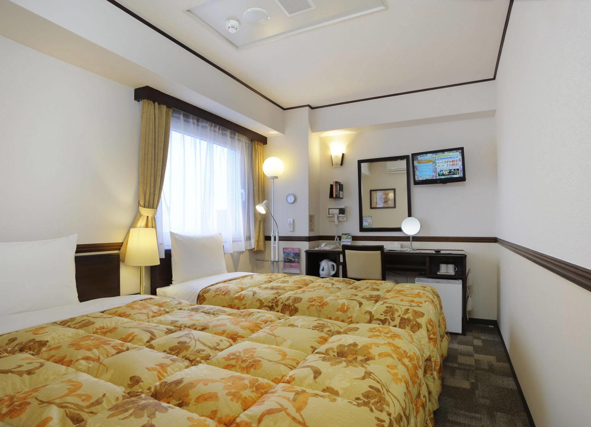 Toyoko Inn Okayama-Eki Nishiguchi Hiroba Bagian luar foto